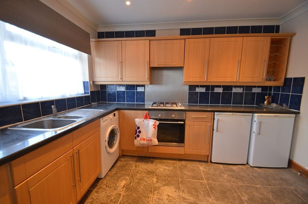 Property photo 3 of 9 Kitchen