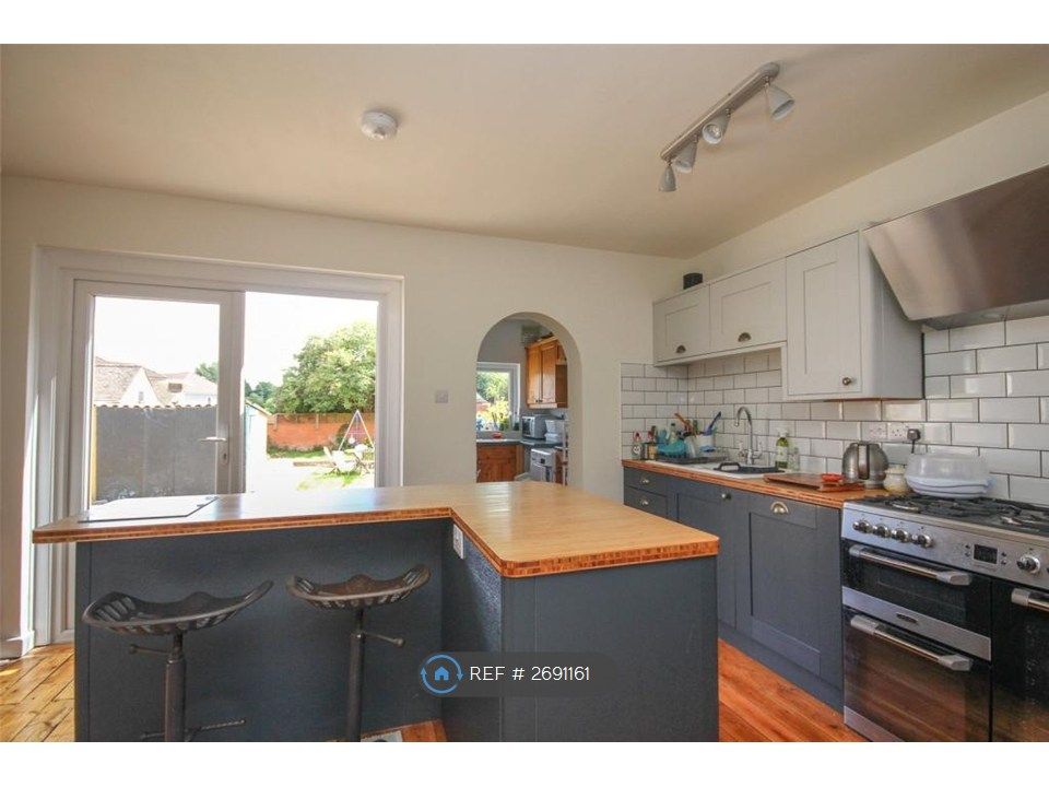 Property photo 2 of 14 Kitchen