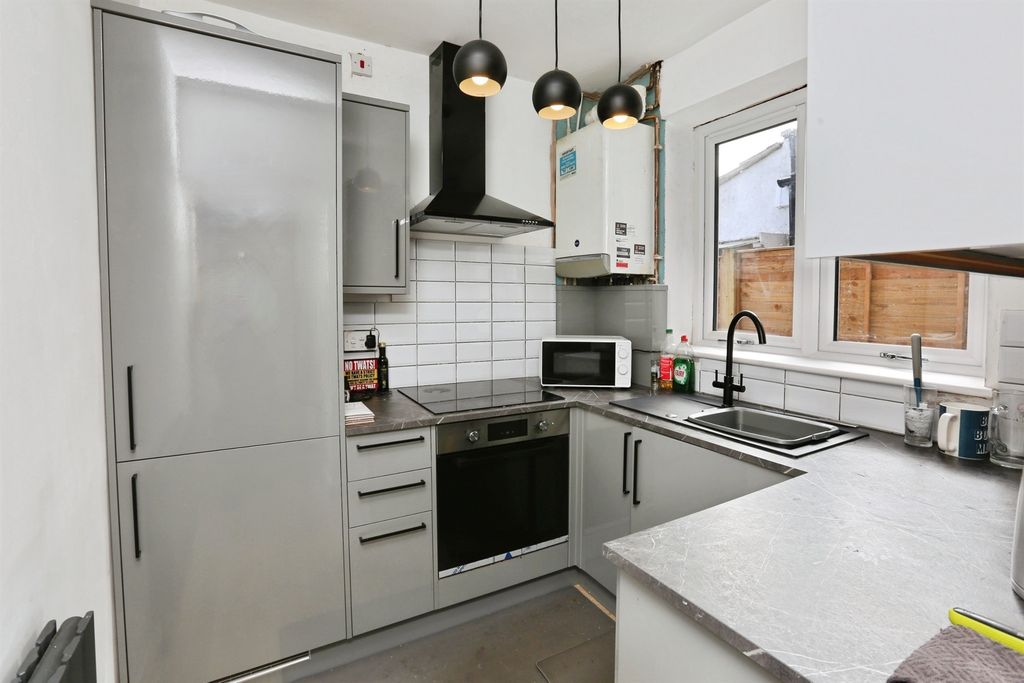 Property photo 2 of 11