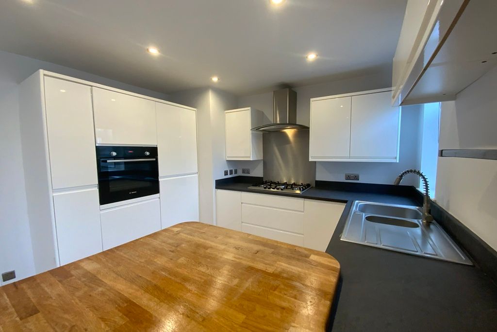 Property photo 3 of 28 Kitchen