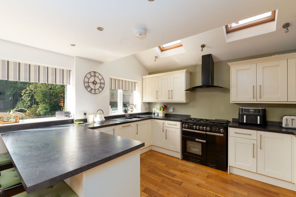 Property photo 2 of 27 04