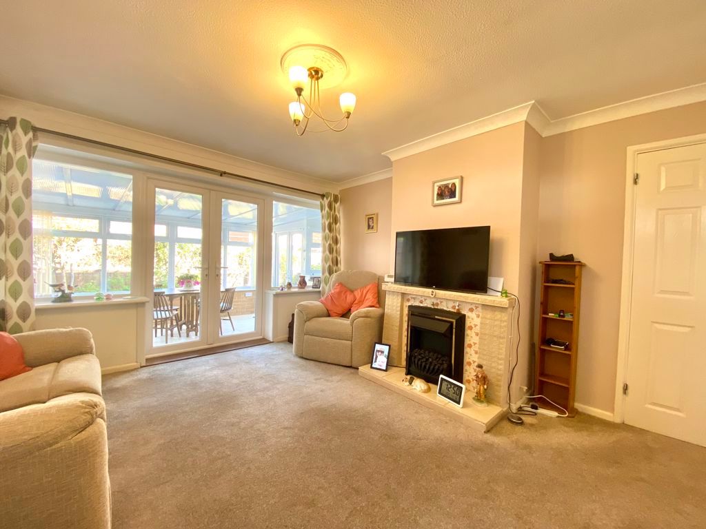 Property photo 3 of 17 Lounge