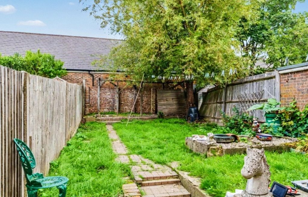 Property photo 3 of 6 Garden