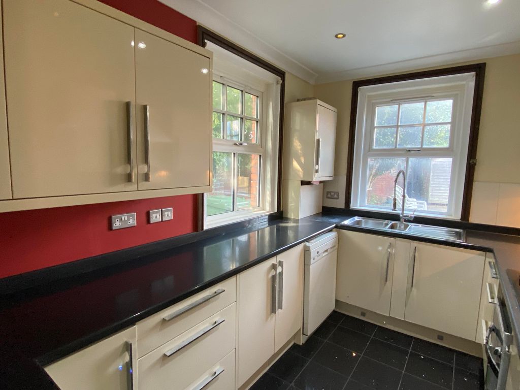 Property photo 3 of 16 Kitchen