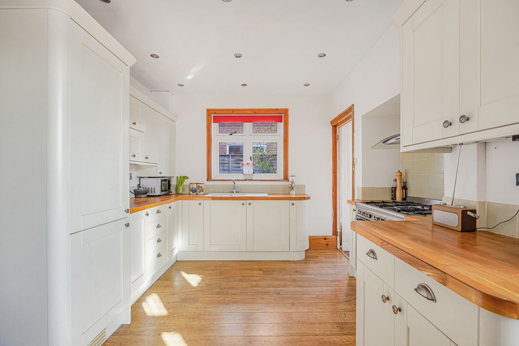 Property photo 2 of 17 Kitchen