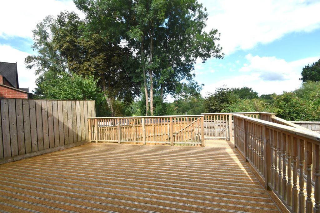 Property photo 2 of 14 Tiverton Seddons