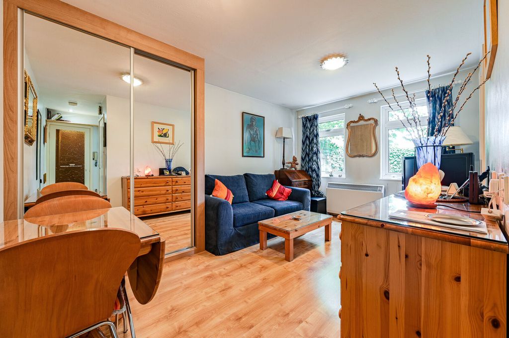 Property photo 2 of 8