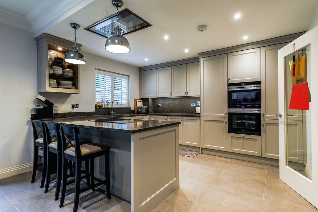Property photo 2 of 11 Kitchen/Dining Room