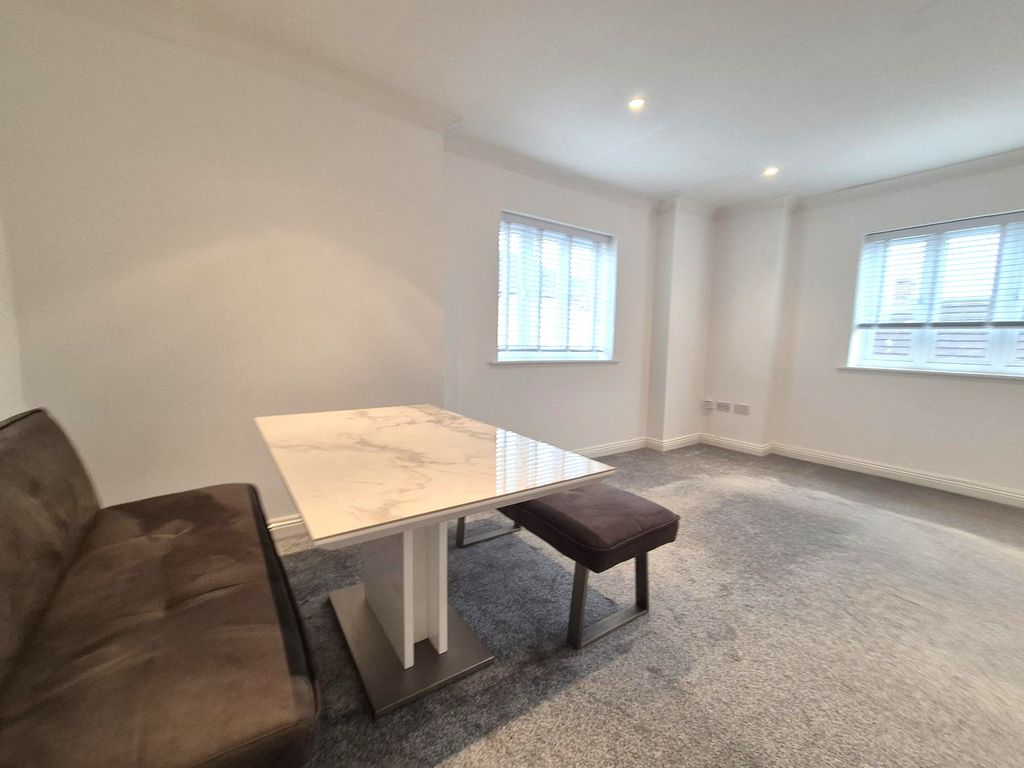 Property photo 3 of 12 1000009889