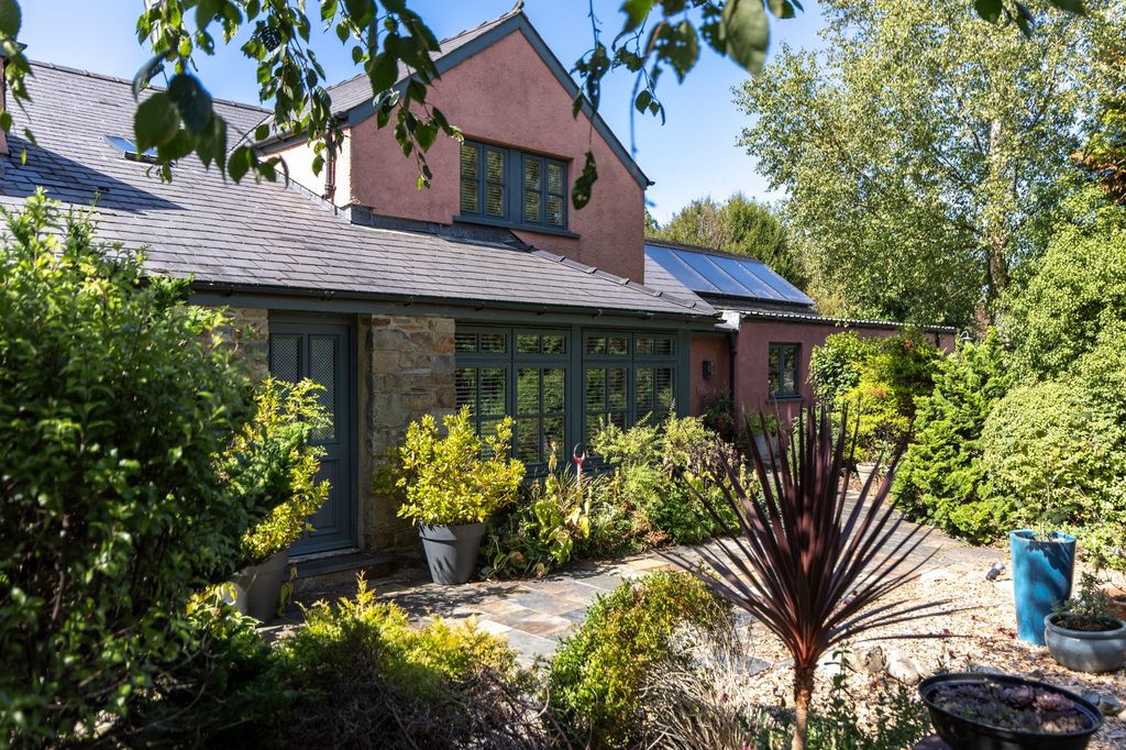 Property photo 1 of 68