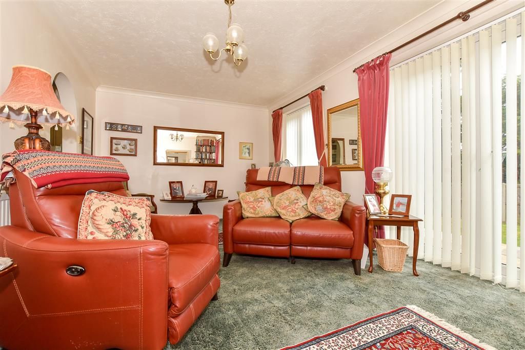 Property photo 3 of 13 Lounge