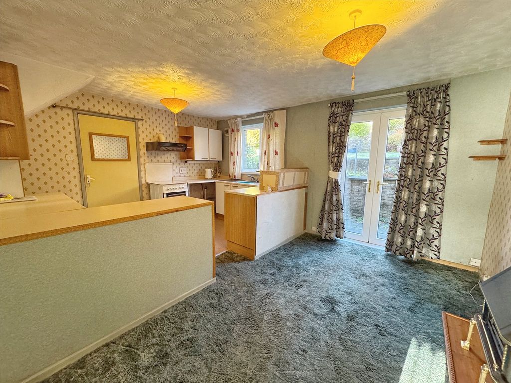 Property photo 3 of 17 Kitchen Dining Room