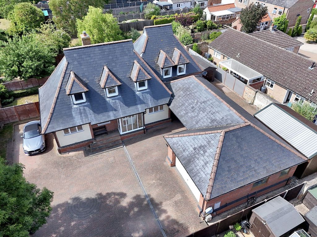 Property photo 3 of 44