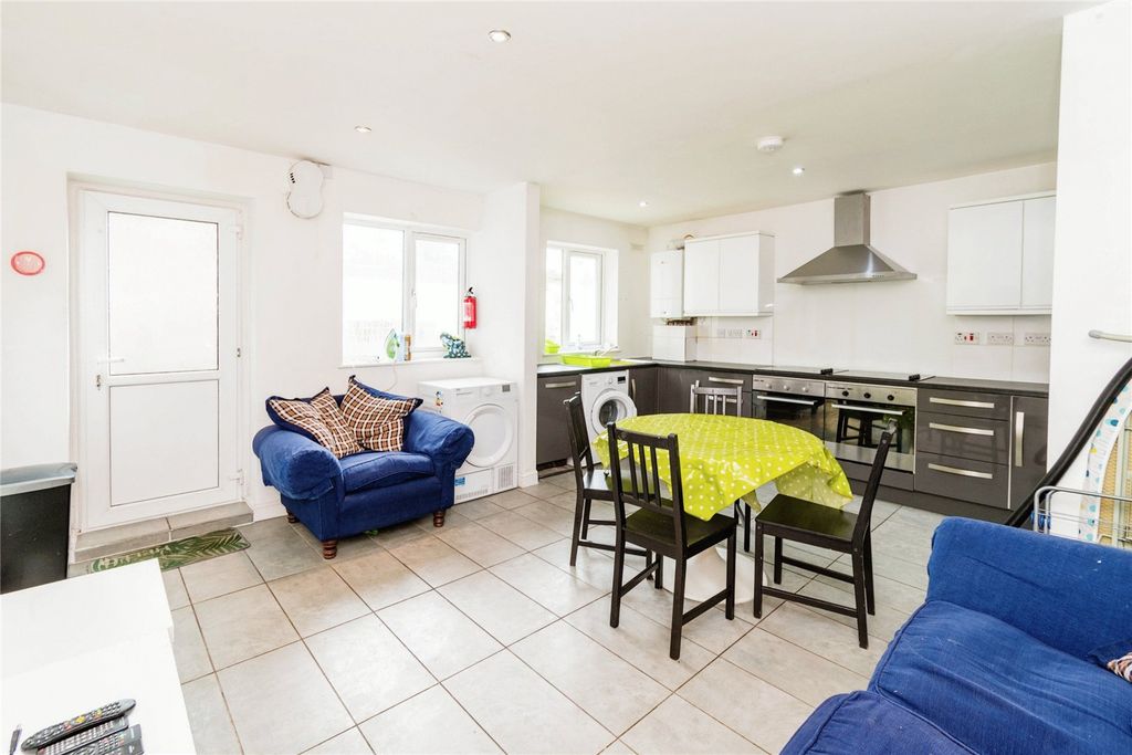 Property photo 2 of 10 Picture No. 17