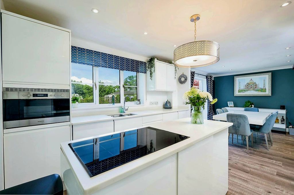 Property photo 3 of 20 Kitchen / Dining Room