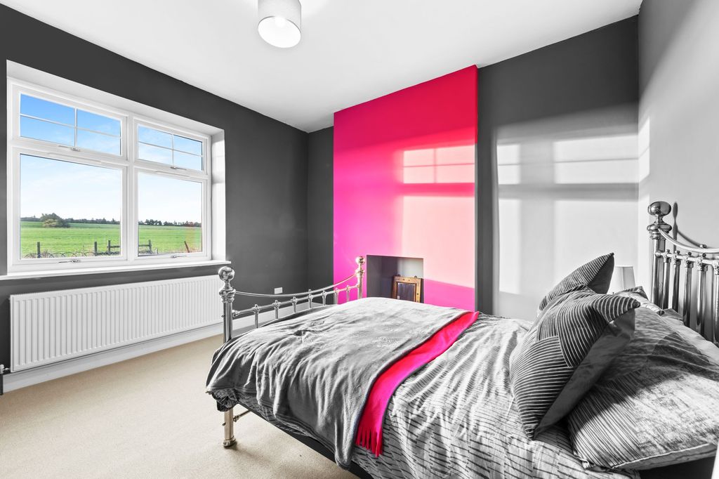 Property photo 3 of 23