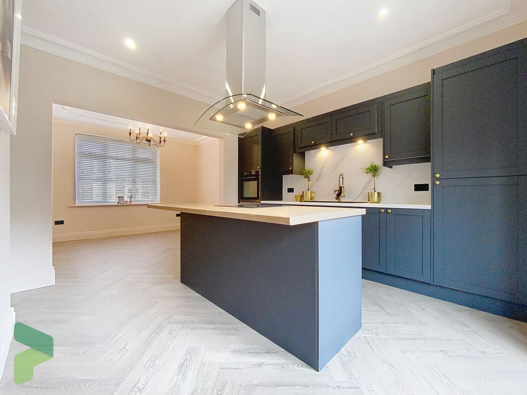 Property photo 2 of 39 Fitted Breakfast Kitchen