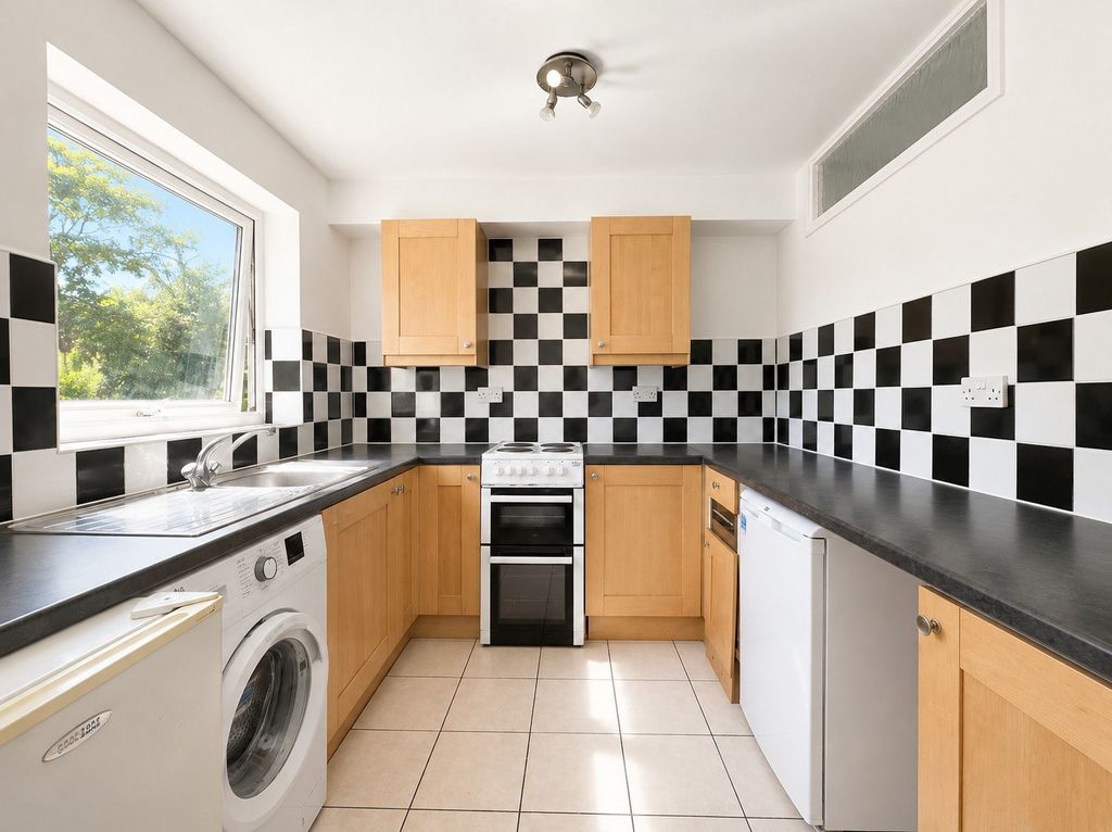 Property photo 3 of 8 6