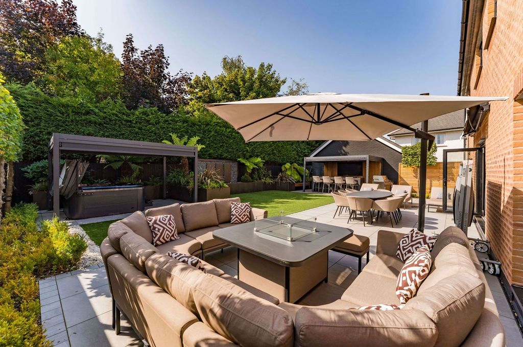 Property photo 2 of 43