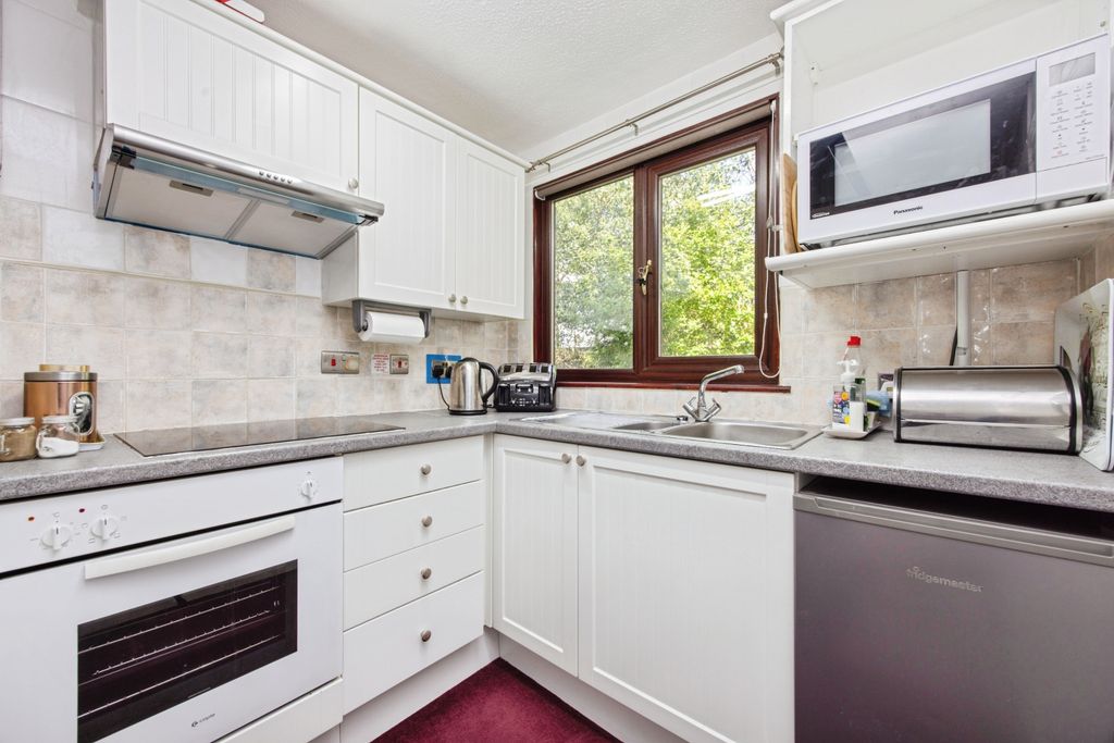 Property photo 2 of 20