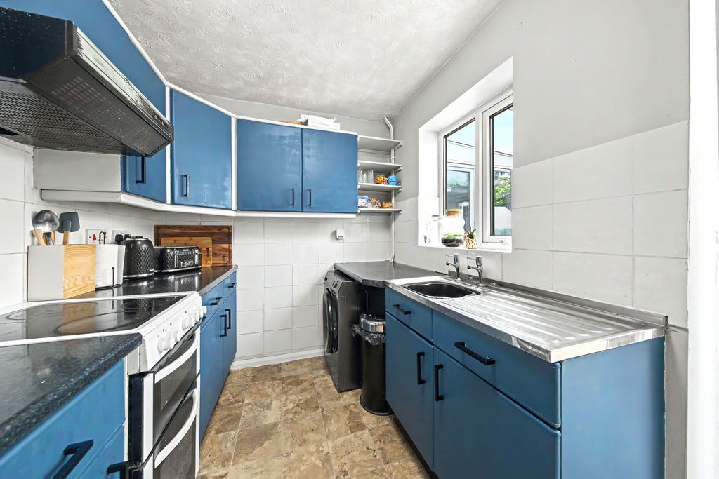 Property photo 3 of 24 Kitchen