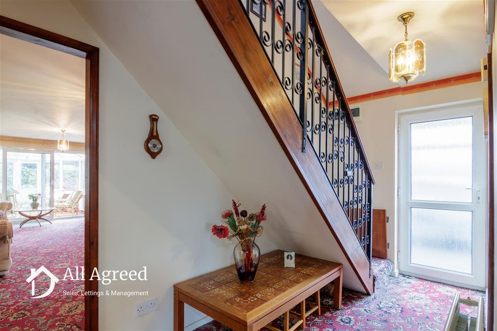 Property photo 3 of 24 Entrance Hall