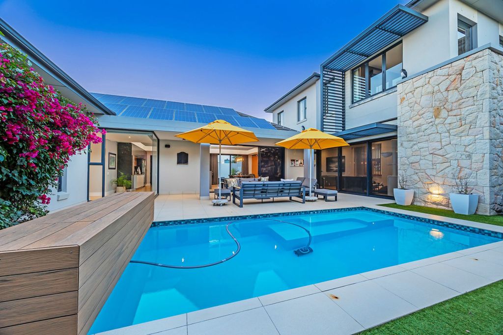 Property photo 1 of 32 Dbv1738350