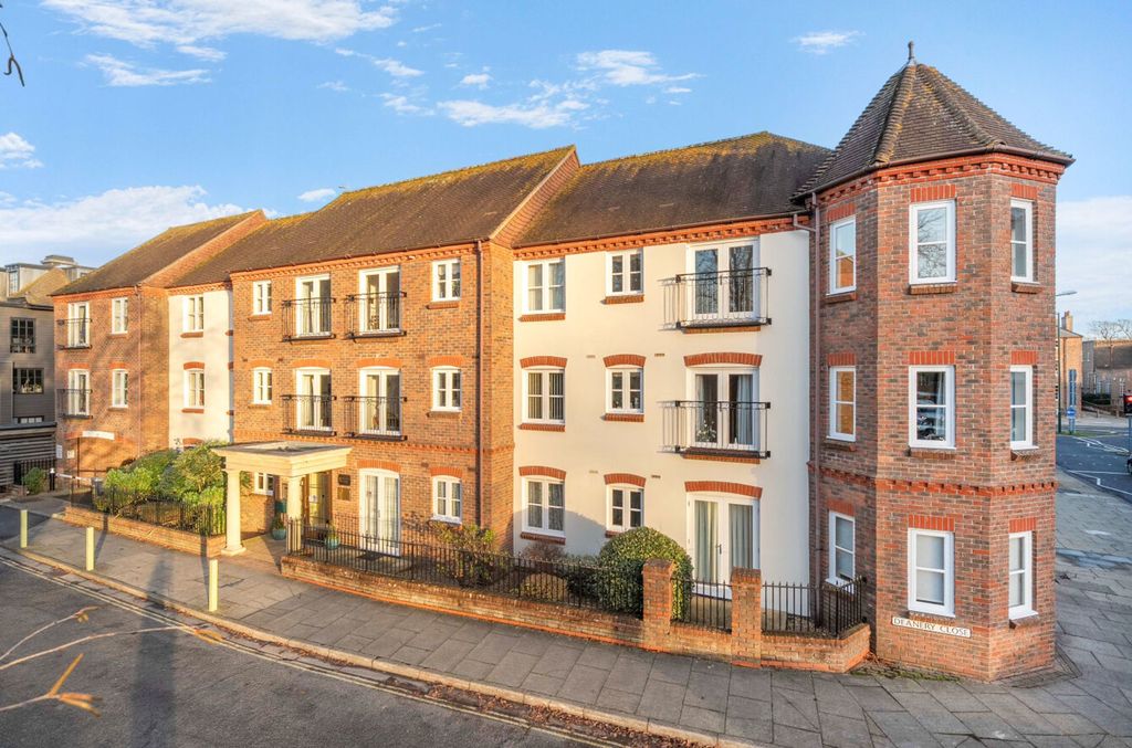 Property photo 1 of 17