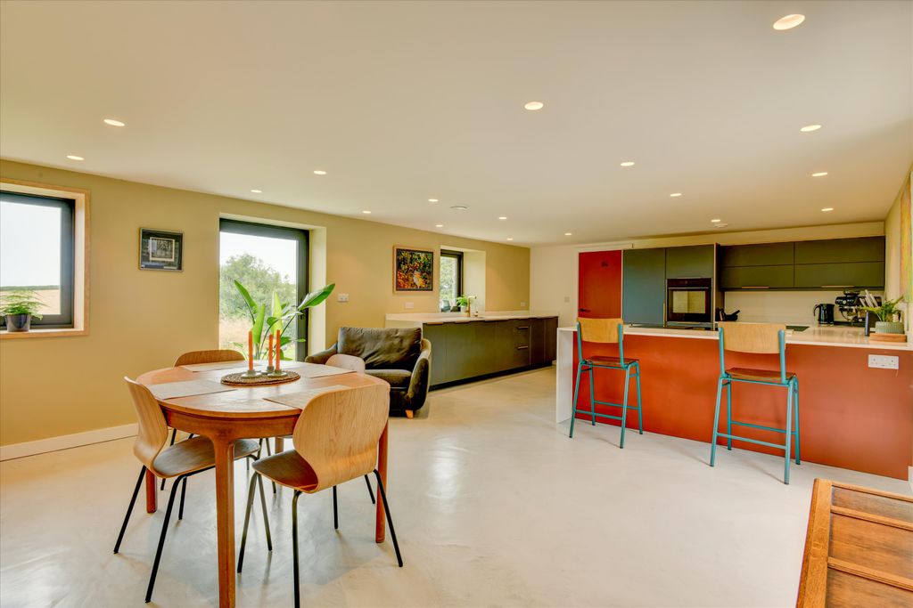 Property photo 3 of 13 Image