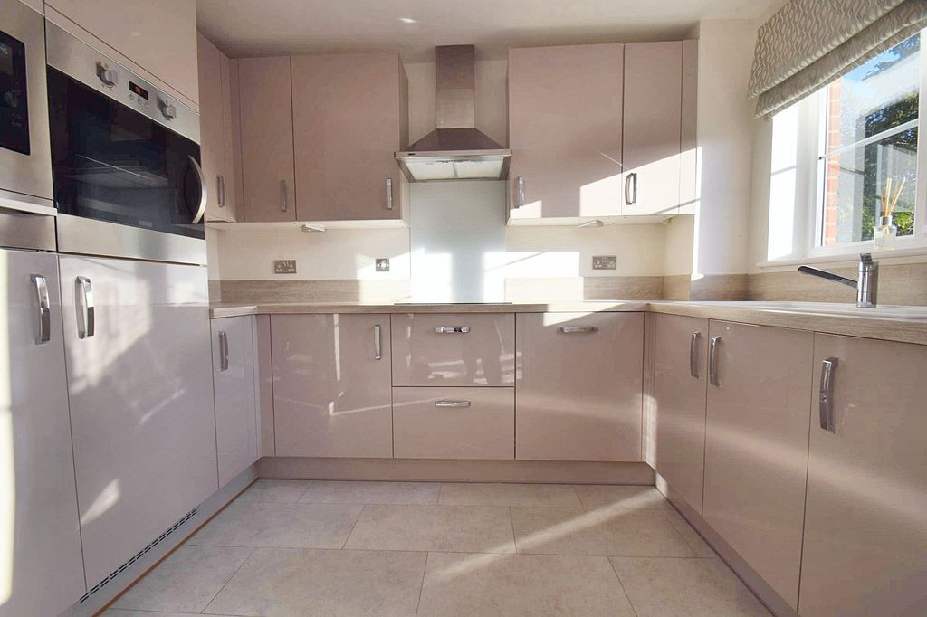 Property photo 3 of 13 Kitchen