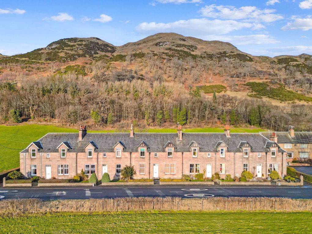 Property photo 2 of 31