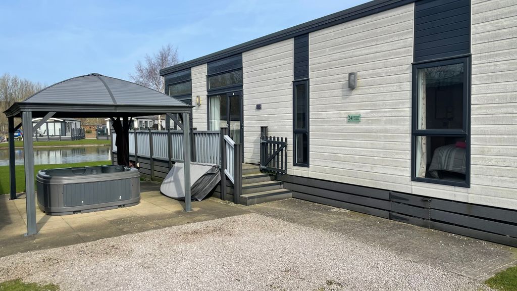 Property photo 2 of 21