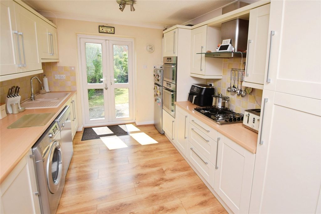 Property photo 3 of 12 Kitchen