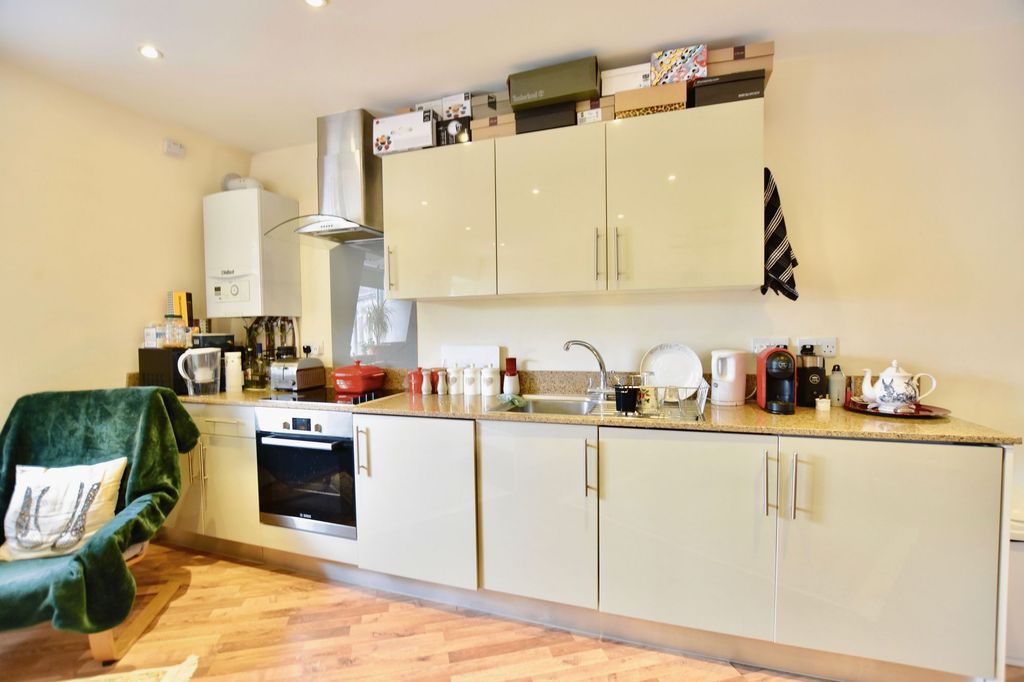 Property photo 2 of 6 Kitchen/Studio