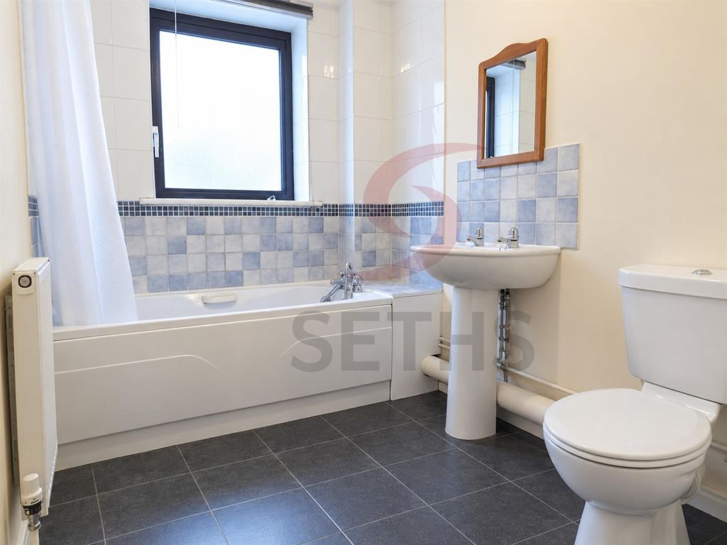 Property photo 3 of 4 W.C/Shower