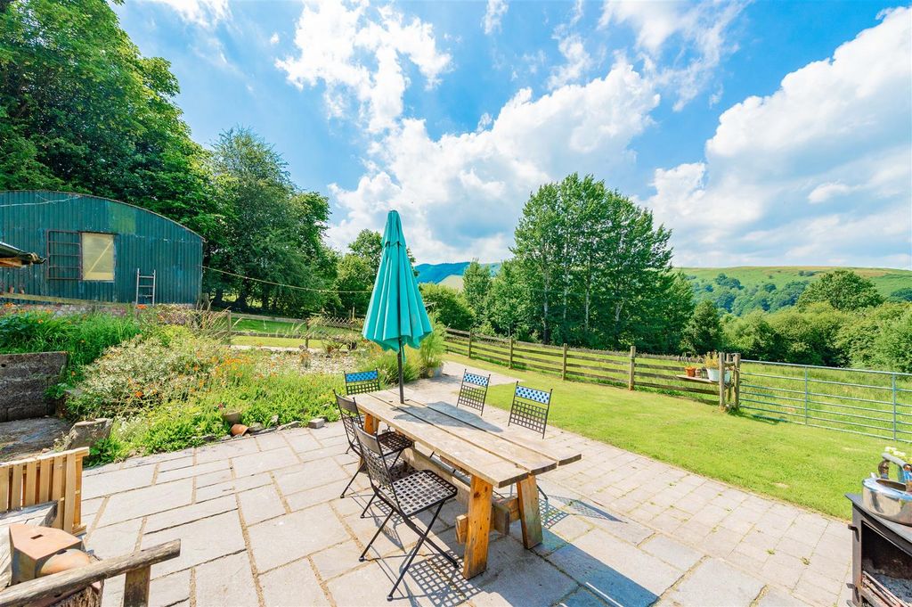 Property photo 3 of 46 Gardens