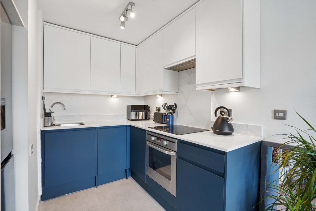 Property photo 2 of 10 Kitchen