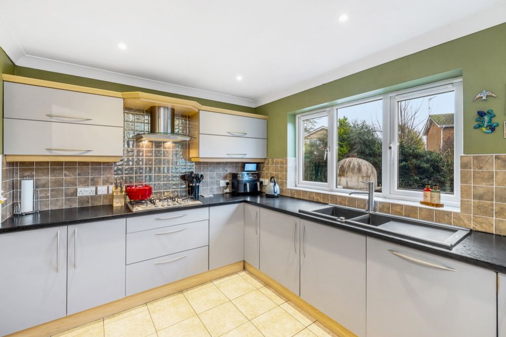 Property photo 3 of 27 11 Pennine Way (Spalding)-19