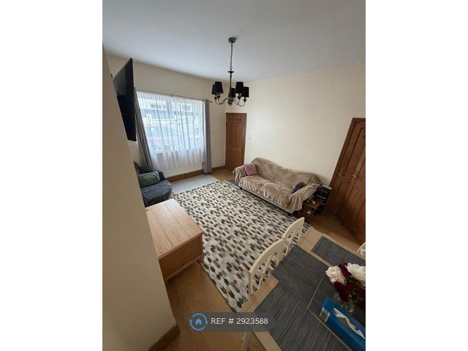 Property photo 2 of 15 Lounge