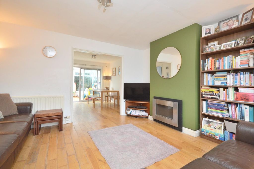 Property photo 3 of 21 Sitting Room