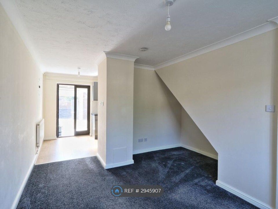 Property photo 2 of 13 Living Room Through To Kitchen