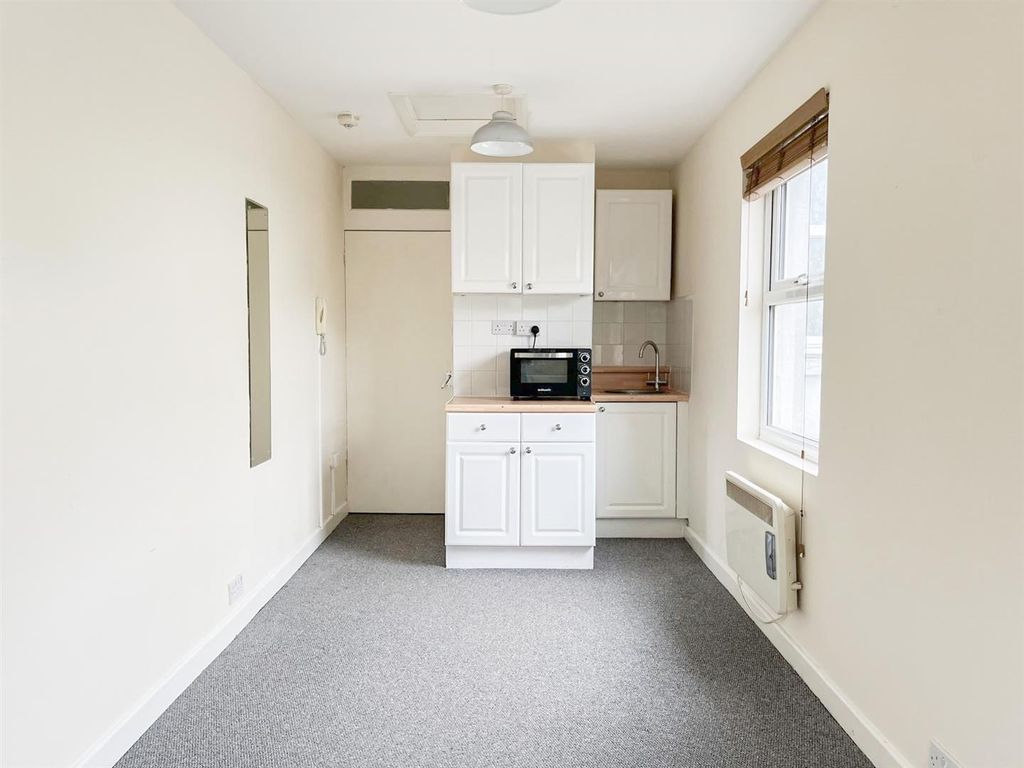 Property photo 2 of 13 Living Space