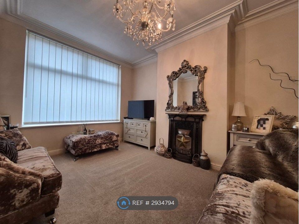 Property photo 2 of 10 Living Room