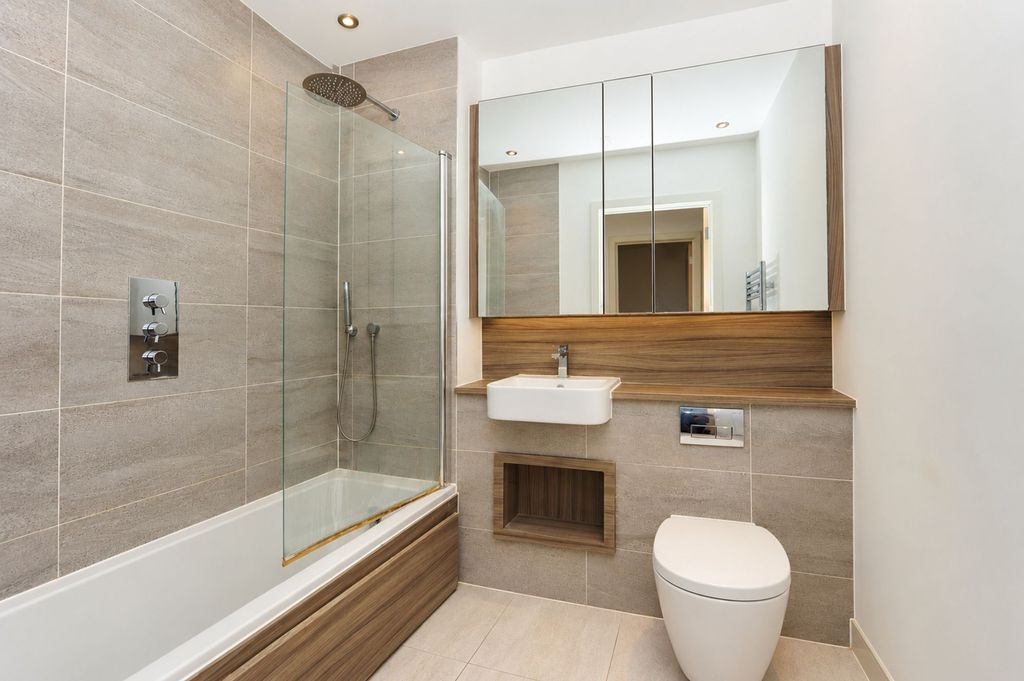 Property photo 3 of 8 Bathroom