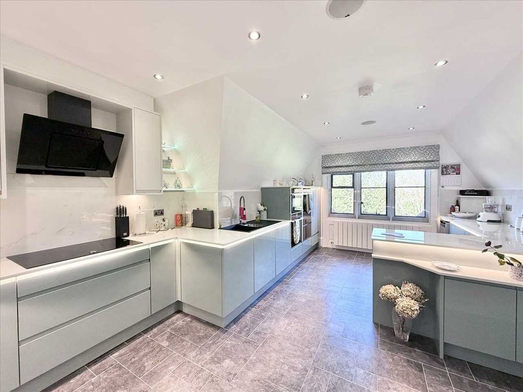 Property photo 3 of 32 Kitchen