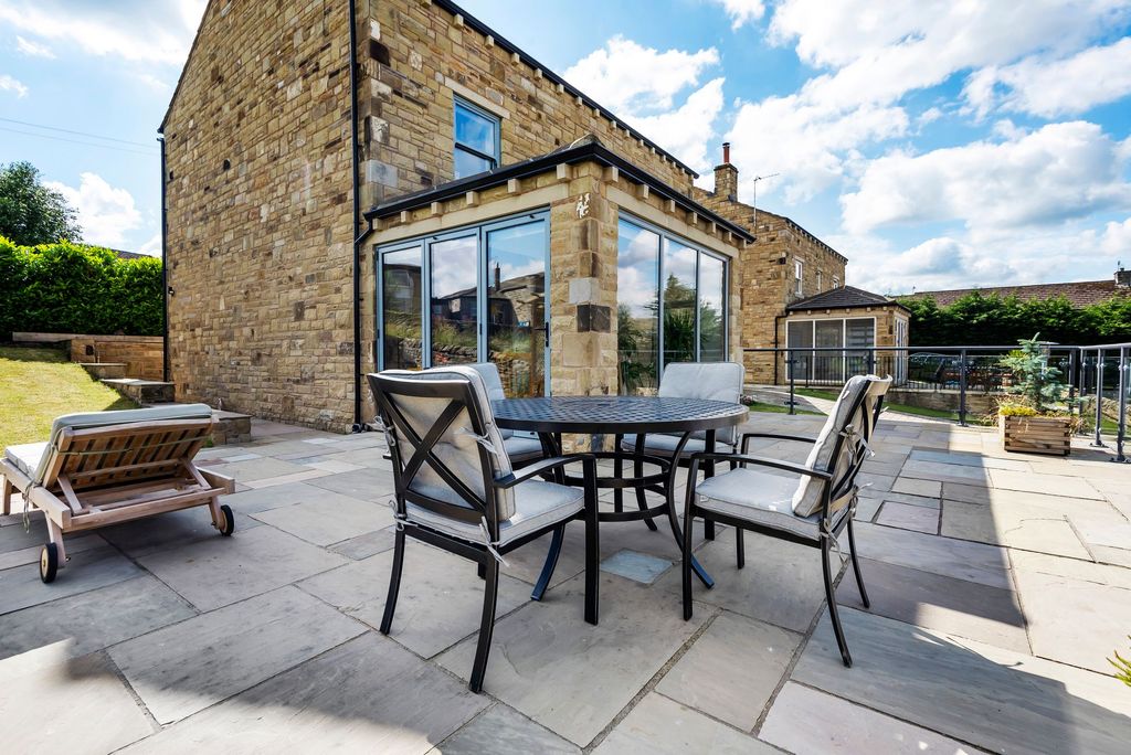 Property photo 3 of 23