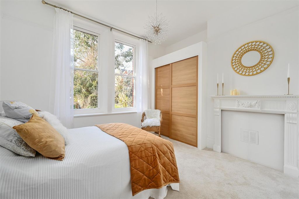 Property photo 3 of 15 Fff 102 London Road (10).Jpg
