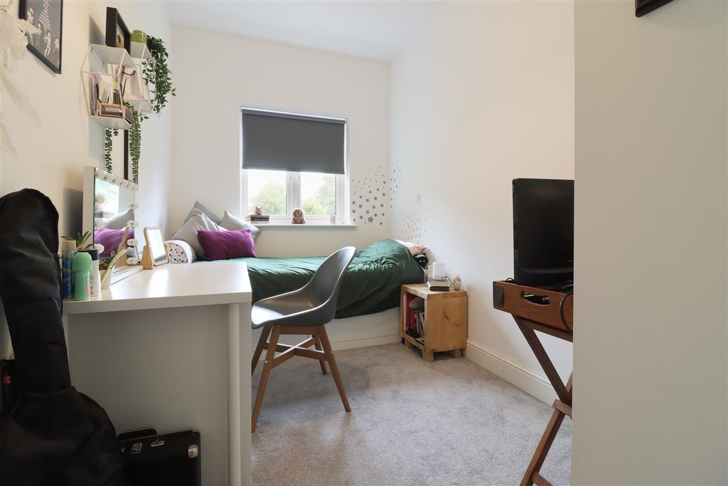 Property photo 3 of 25 Bedroom 3