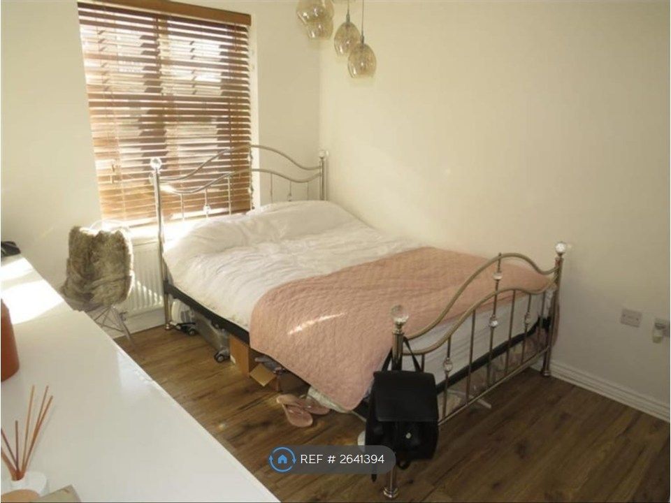 Property photo 3 of 7 Main Bedroom