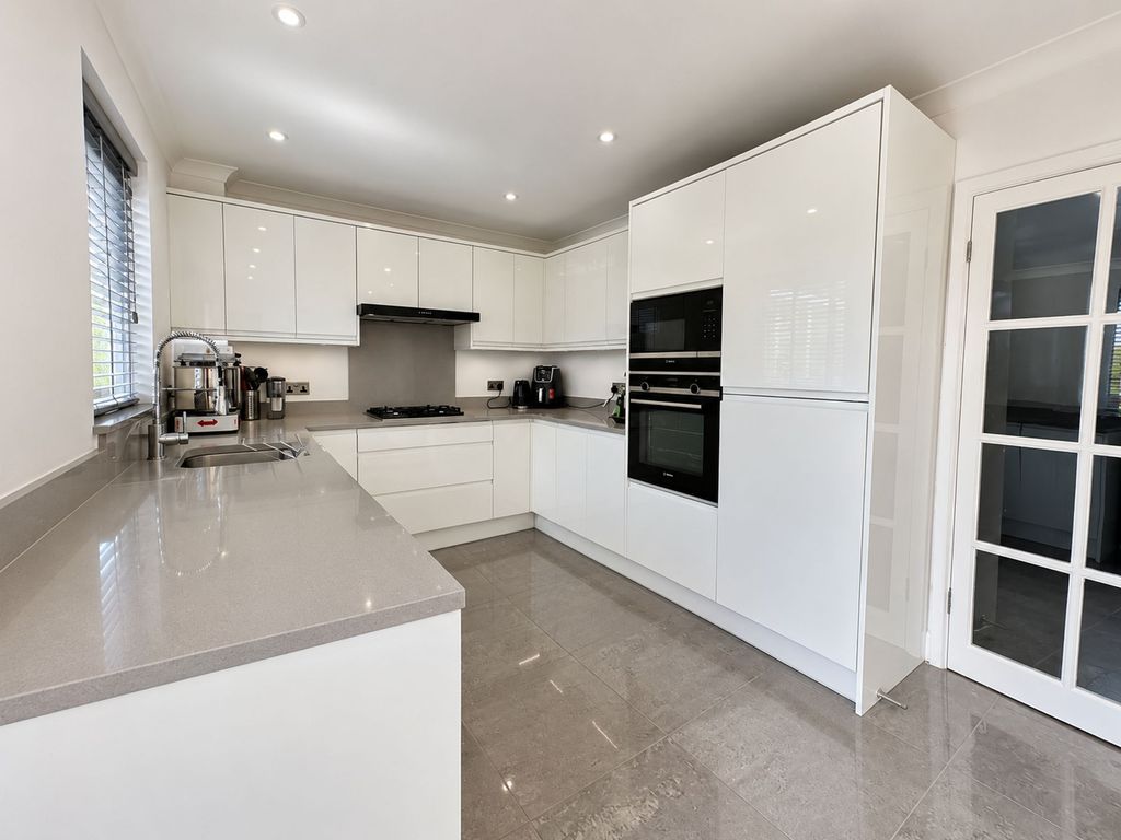 Property photo 3 of 10 Open Plan Kicthen & Diner